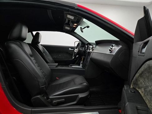 Used 2006 Ford Mustang GT Premium image 25