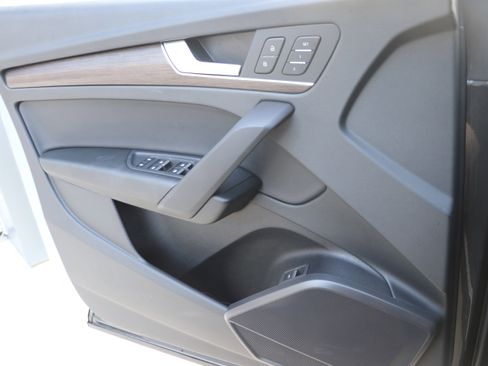 Certified 2025 Audi Q5 2.0T Premium w/ Convenience Plus Package image 26