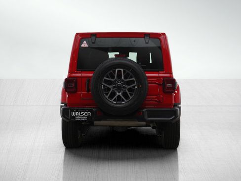 Used 2025 Jeep Wrangler Sahara image 4