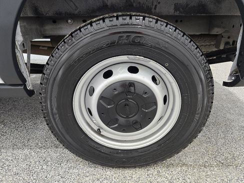 Used 2018 Ford Transit 250 148 Medium Roof RWD image 26