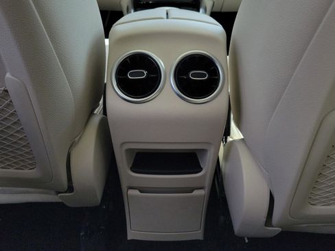 Used 2023 Mercedes-Benz GLB 250 4MATIC image 16