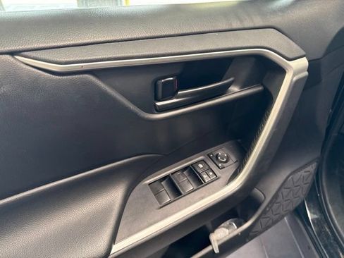 Used 2020 Toyota RAV4 LE FWD image 16
