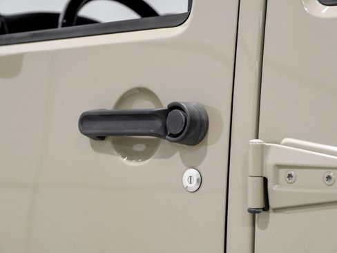 Used 2017 Jeep Wrangler Unlimited Sahara w/ Connectivity Group image 45