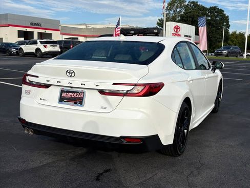 Used 2026 Toyota Camry SE FWD image 3