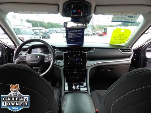 Used 2023 Jeep Grand Cherokee Laredo AWD/4WD image 16
