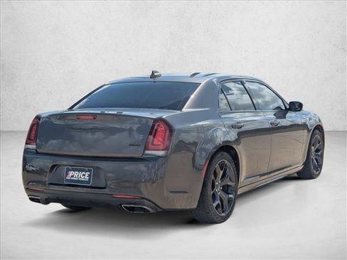 Used 2022 Chrysler 300 Touring L w/ Comfort Group RWD image 5