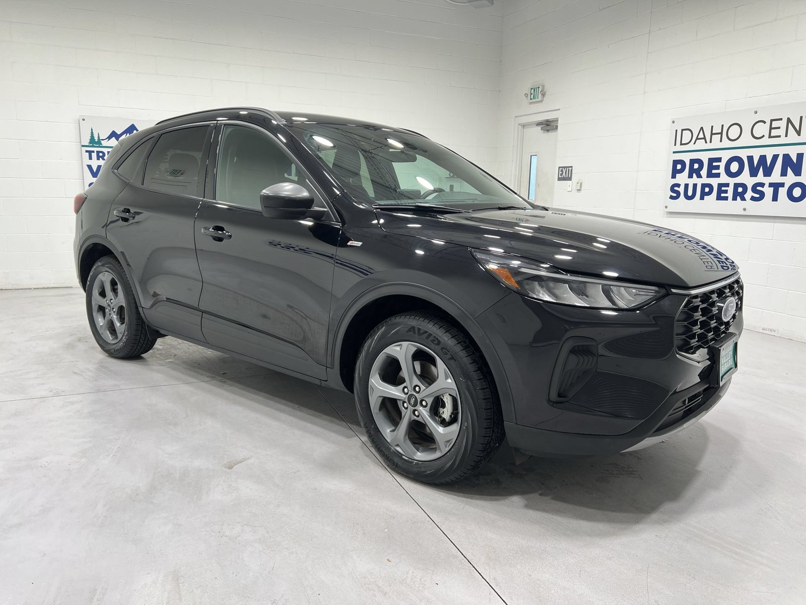 Used 2025 Ford Escape ST-Line AWD/4WD image 2