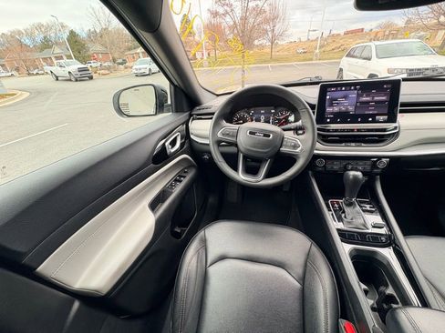 Used 2024 Jeep Compass Limited image 18