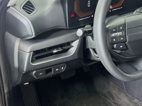 Used 2025 Kia K4 LXS image 17