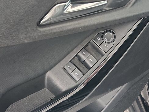 Used 2025 Chevrolet Equinox LT FWD image 29