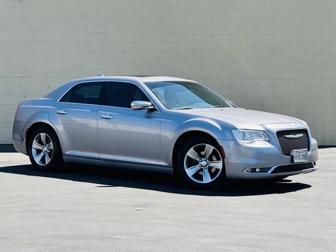 Used 2016 Chrysler 300 C RWD image 2