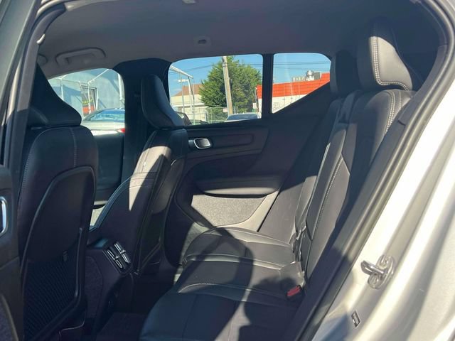 Used 2023 Volvo XC40 B5 Core AWD/4WD image 18