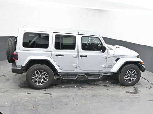 Used 2024 Jeep Wrangler Sahara image 35