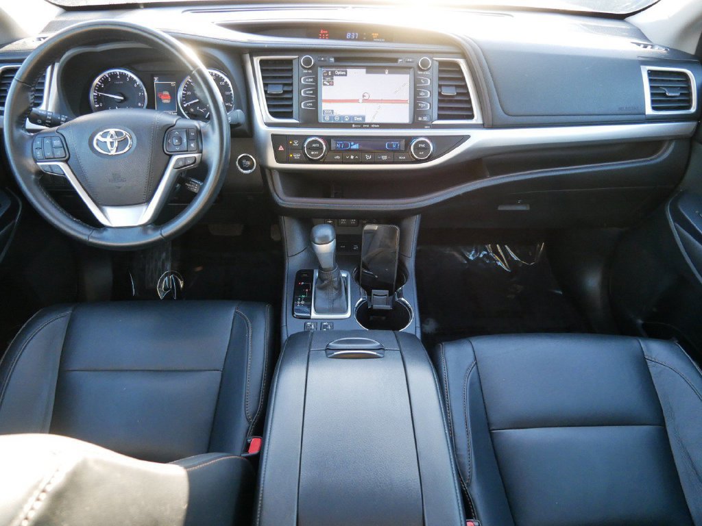 Used 2017 Toyota Highlander XLE AWD/4WD image 14