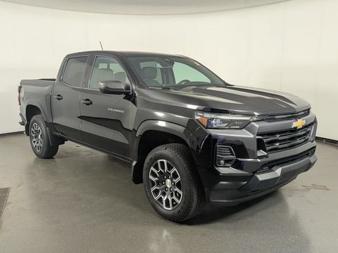 Used 2024 Chevrolet Colorado LT w/ LT Convenience Package III AWD/4WD image 2