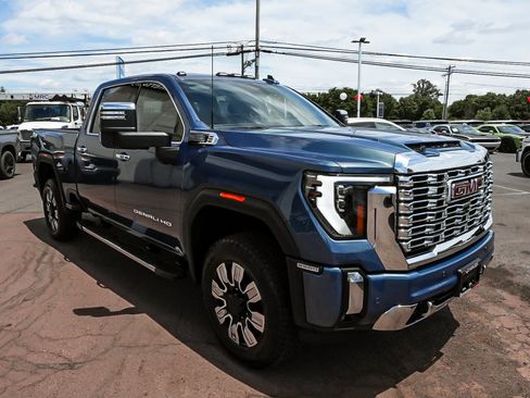 Used 2026 GMC Sierra 2500 Denali w/ Denali Reserve Package AWD/4WD image 3