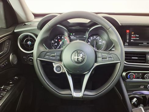 Used 2018 Alfa Romeo Stelvio Ti image 15