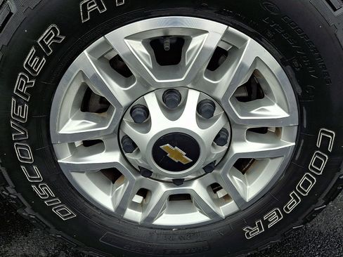 Used 2024 Chevrolet Silverado 2500 LT AWD/4WD image 7