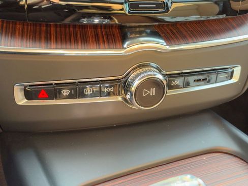 Used 2023 Volvo XC60 B5 Ultimate w/ Protection Package Premier image 17