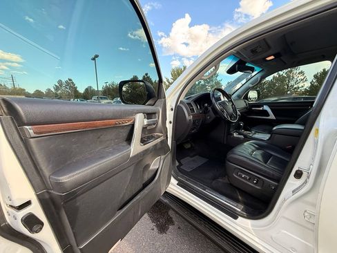 Used 2019 Toyota Land Cruiser w/ Carpet Mat Package AWD/4WD image 17