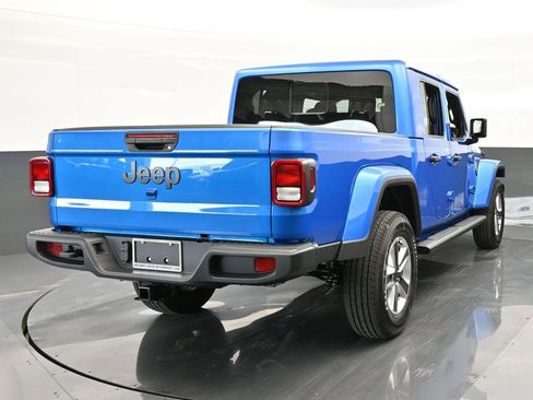 Used 2024 Jeep Gladiator Sport w/ Premium Package image 5