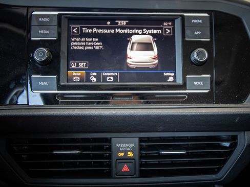 Used 2021 Volkswagen Jetta SE w/ SE Cold Weather Package image 41