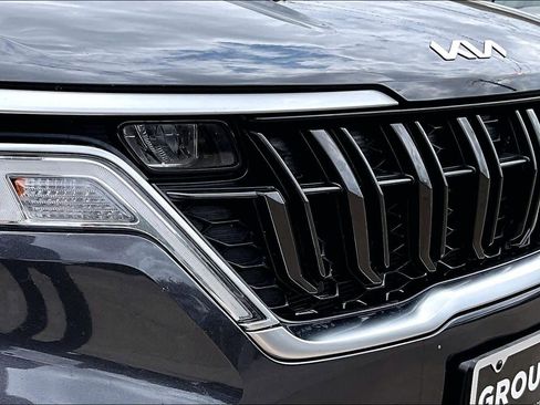 Used 2022 Kia Carnival LX image 28