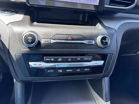 Used 2020 Ford Explorer XLT w/ Equipment Group 202A AWD/4WD image 41