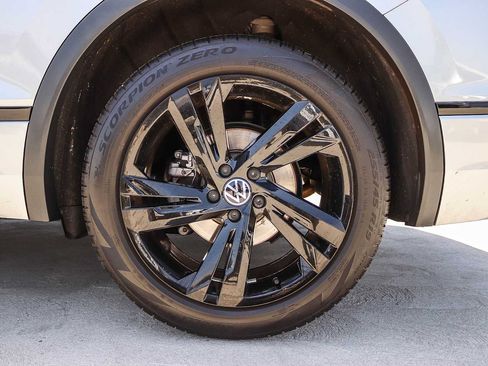 Certified 2023 Volkswagen Tiguan SE R-Line FWD image 10