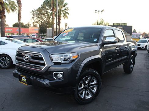 Used 2017 Toyota Tacoma Limited image 36
