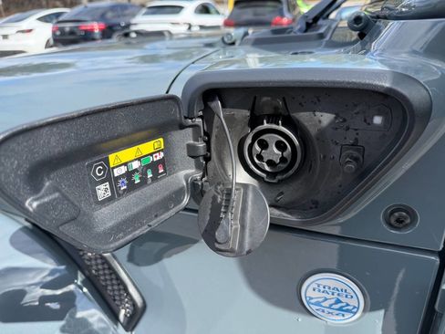 Used 2024 Jeep Wrangler Unlimited Sahara image 12