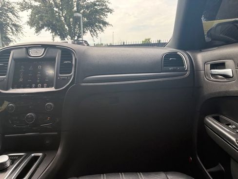Used 2015 Chrysler 300 S RWD image 7