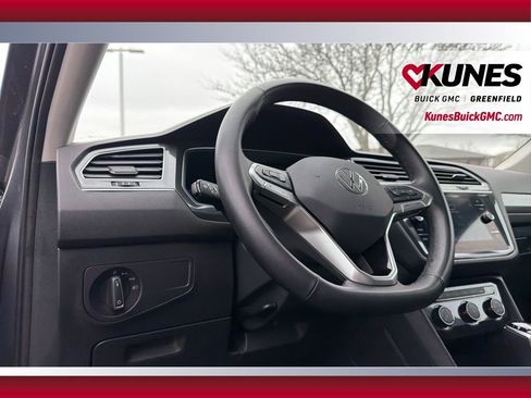 Used 2024 Volkswagen Tiguan SE image 17