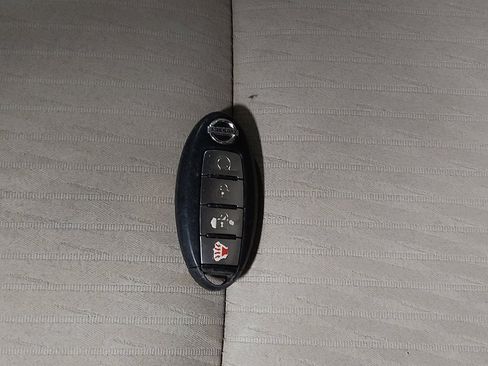 Used 2017 Nissan Rogue SV AWD/4WD image 32