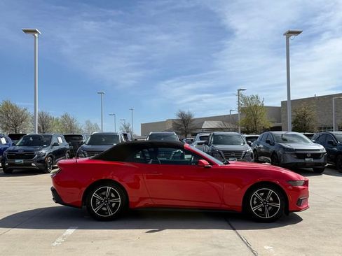 Used 2025 Ford Mustang Convertible RWD image 6