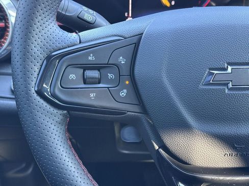 Used 2025 Chevrolet Trax RS w/ Sunroof Package image 9