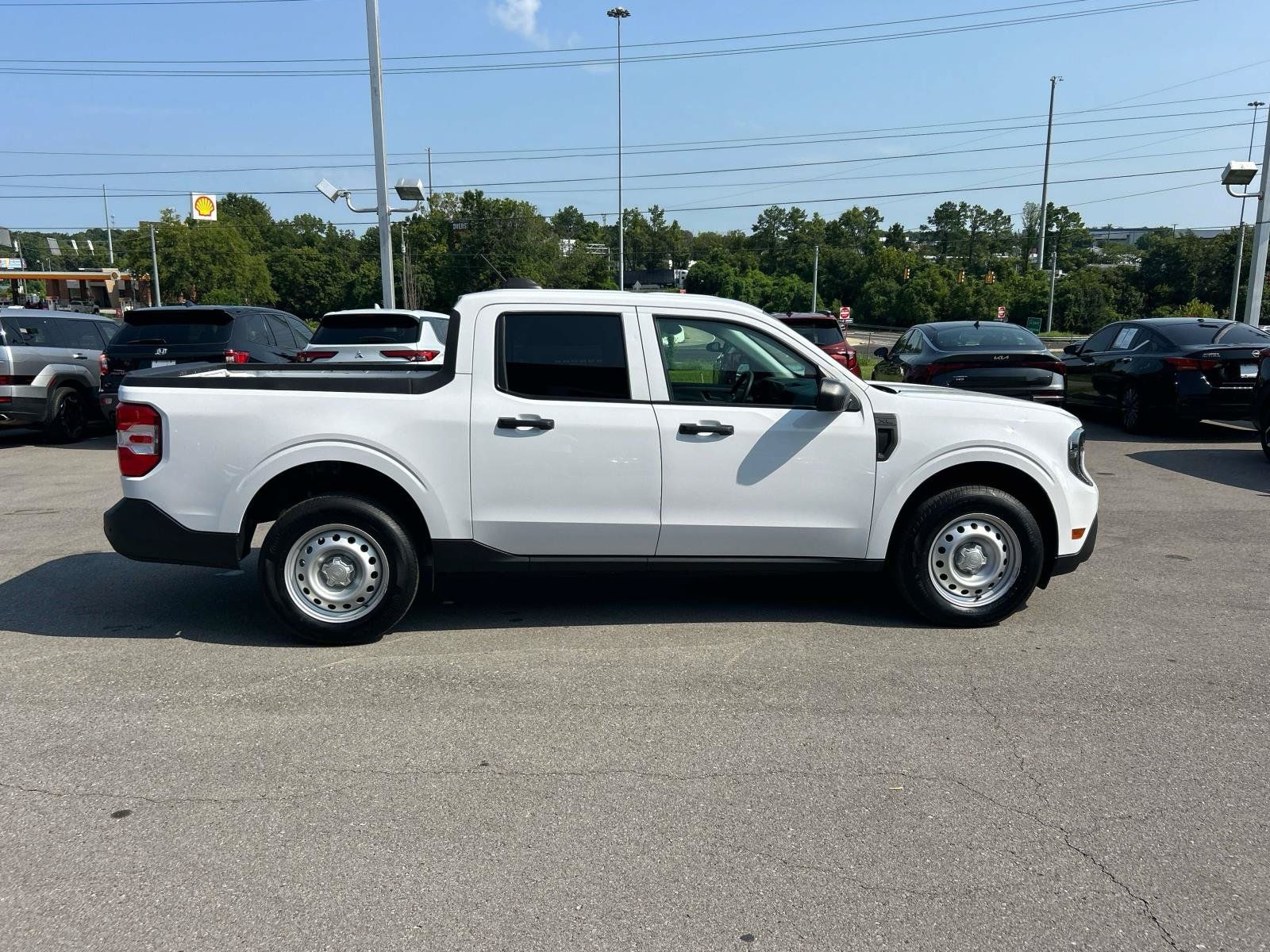 Used 2025 Ford Maverick XL FWD image 2