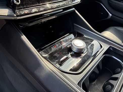 Used 2024 Jeep Wagoneer Series II w/ Flexible Seating Group image 15