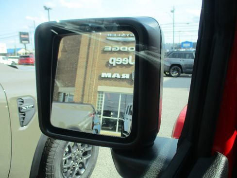 Used 2025 Jeep Wrangler Rubicon w/ Safety Group AWD/4WD image 15