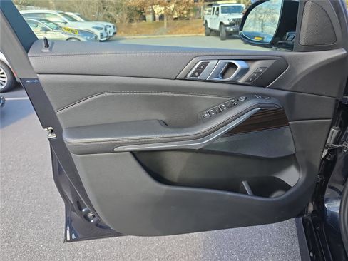 Used 2021 BMW X5 xDrive40i w/ M Sport Package image 19