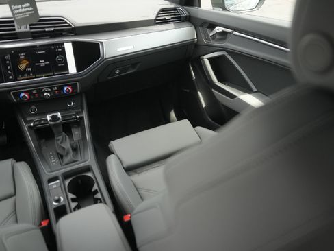 New 2025 Audi Q3 2.0T Premium image 17