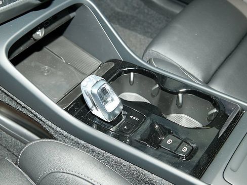 New 2026 Volvo XC40 B5 Plus w/ Climate Package AWD/4WD image 17