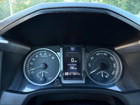 Used 2018 Toyota Tacoma SR5 AWD/4WD image 17