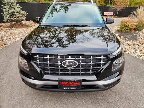 Certified 2024 Hyundai Venue SEL image 8