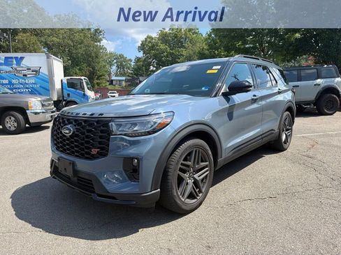 Used 2025 Ford Explorer ST AWD/4WD image 1