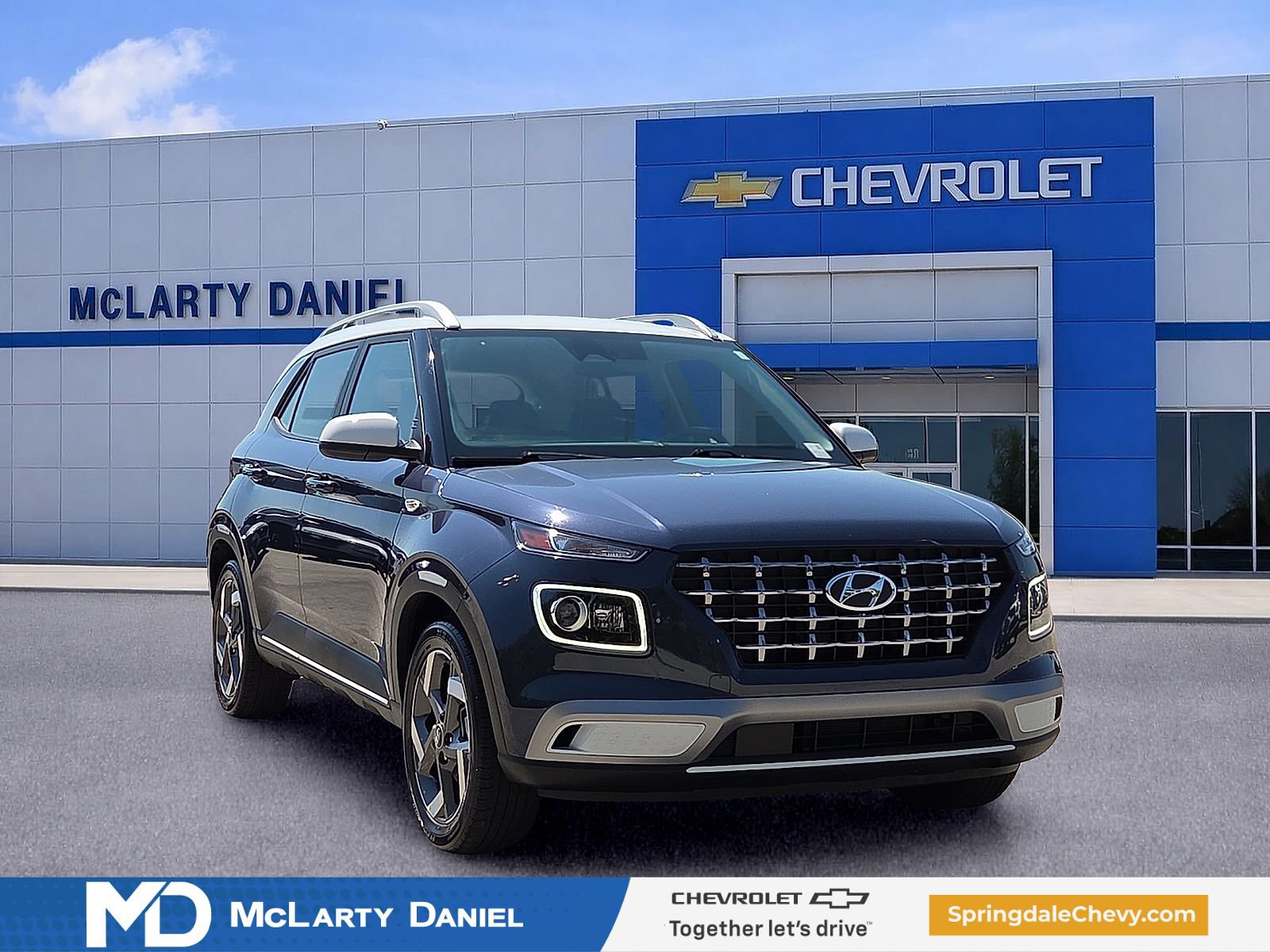 Used 2025 Hyundai Venue Limited FWD image 1