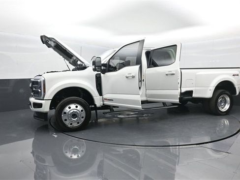 Certified 2025 Ford F450 Platinum image 35