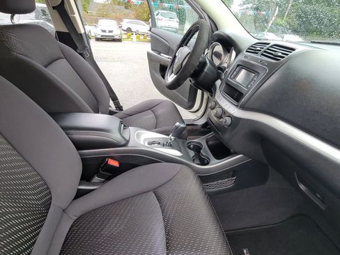 Used 2012 Dodge Journey SXT image 19