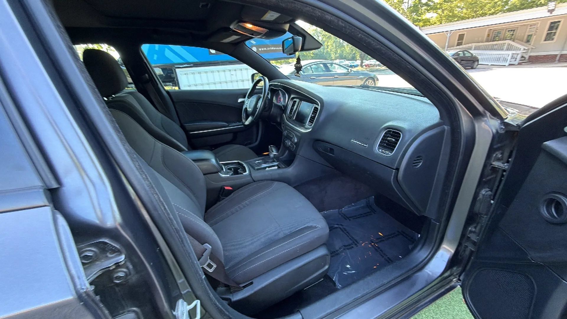 Used 2015 Dodge Charger SXT RWD image 23