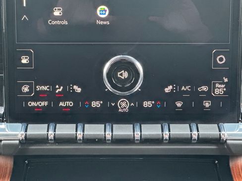 Certified 2025 GMC Yukon Denali image 30